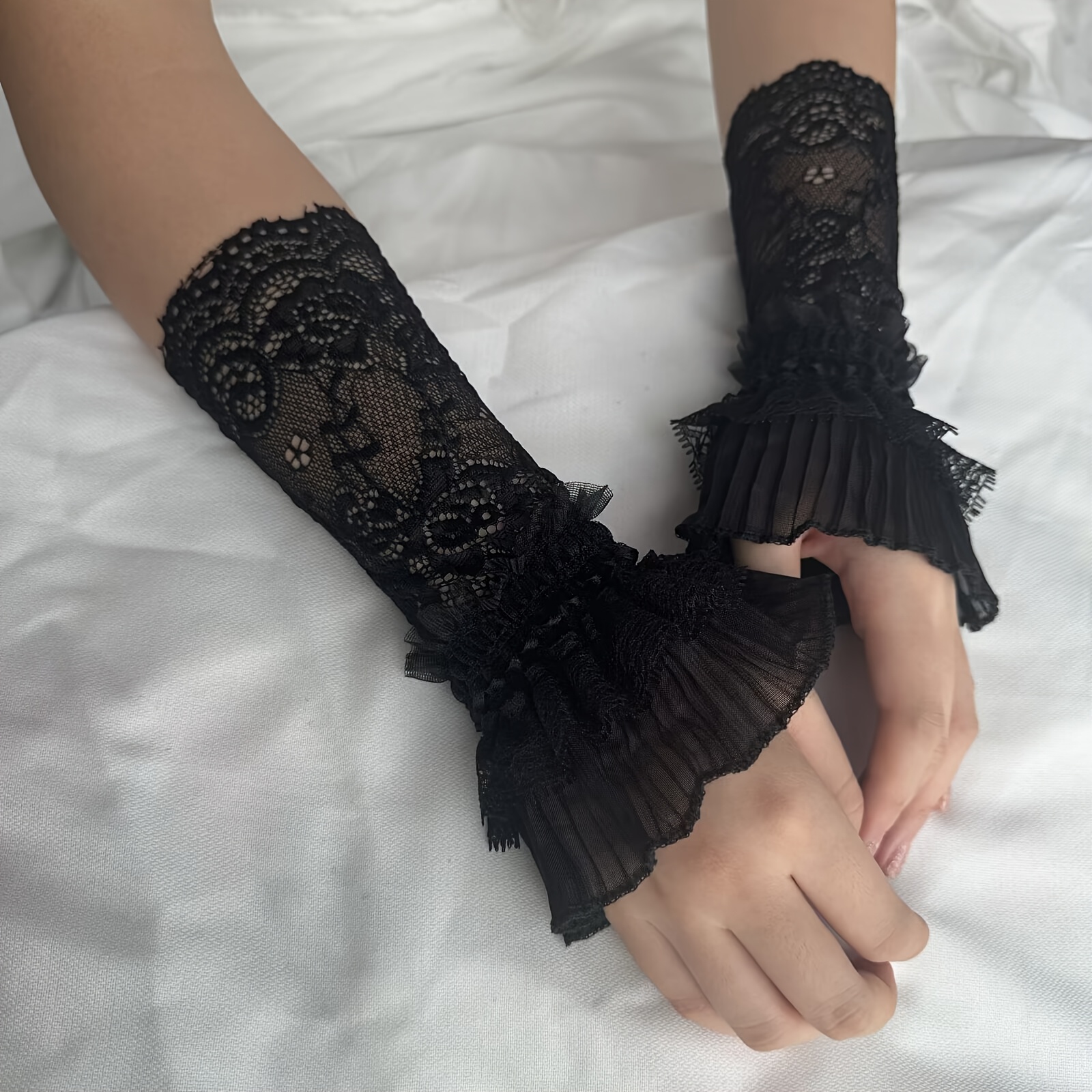 Lace Hollow Wrist Covers Trump - Men Accessories For Wedding 리뷰 및 가격