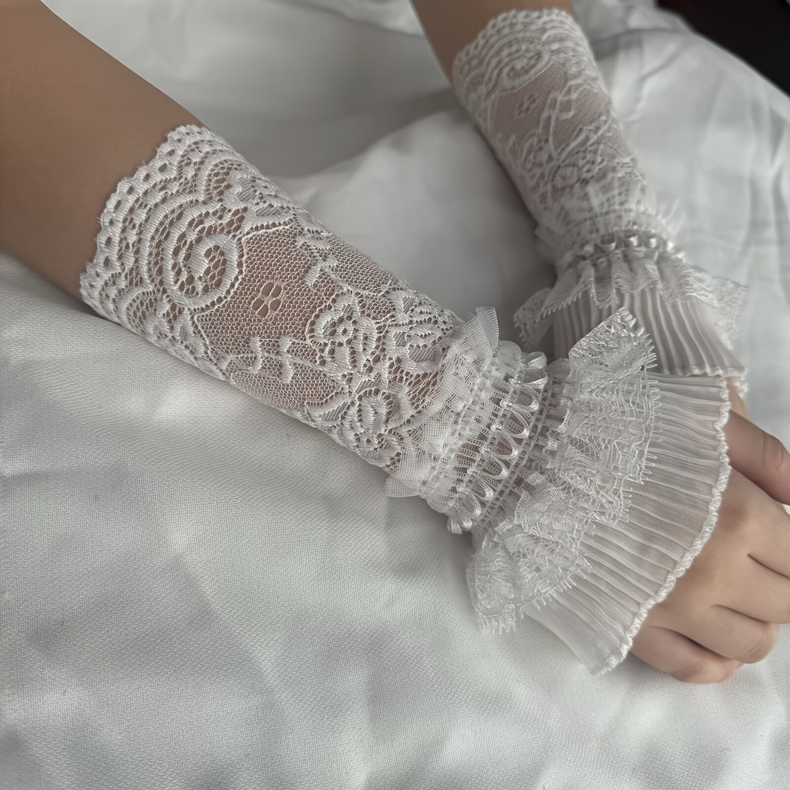 Lace Hollow Wrist Covers Trump - Men Accessories For Wedding 리뷰 및 가격