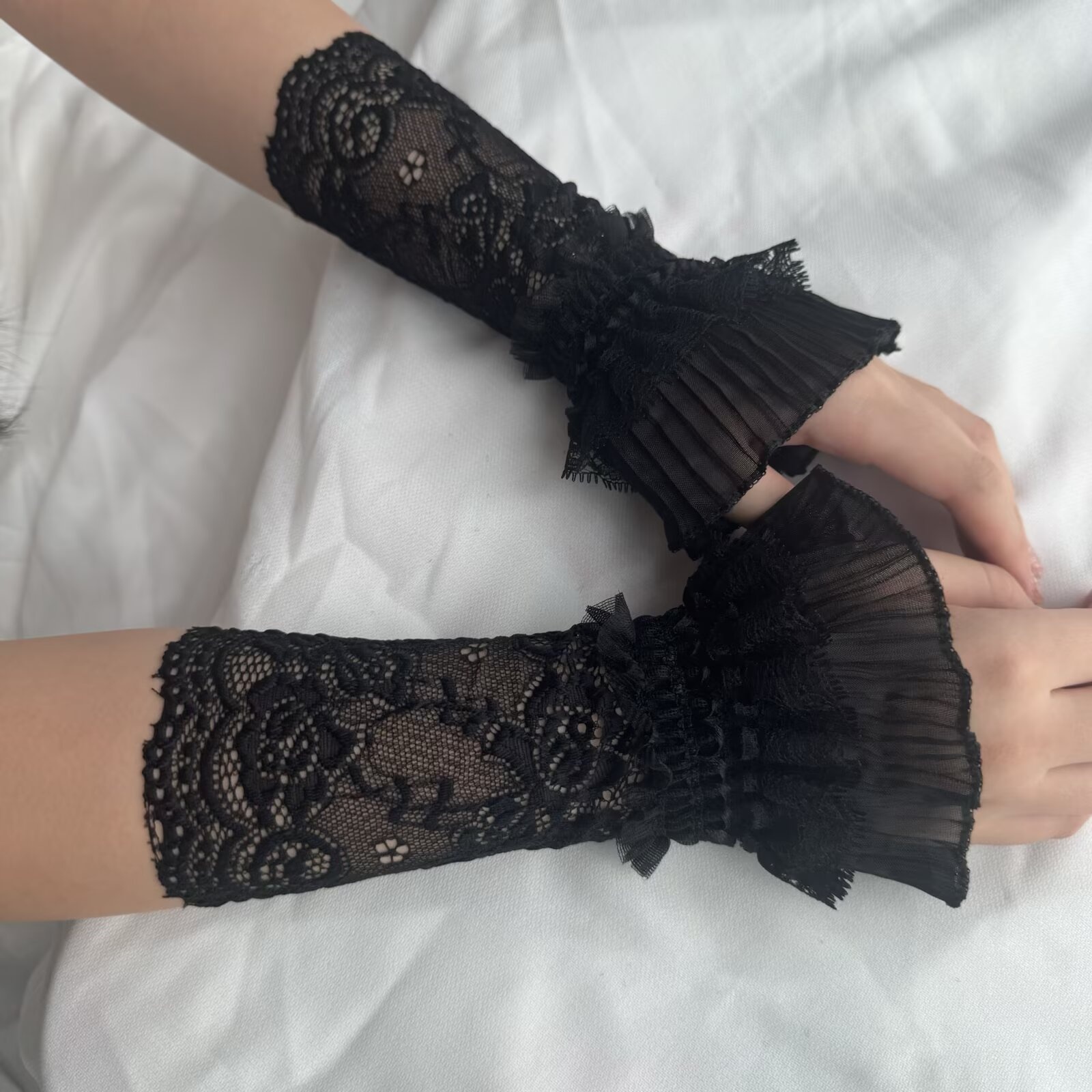 Lace Hollow Wrist Covers Trump - Men Accessories For Wedding 리뷰 및 가격